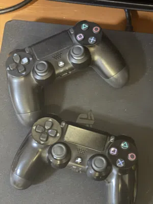 Ps4 slim 500 gb with two controllers with 4 games cd