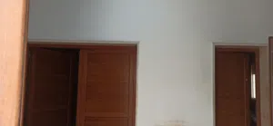 ملحق بغرفة نوم وحمام وبلكونة