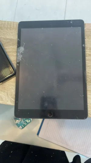 Apple iPad 9 64 GB in Dhi Qar