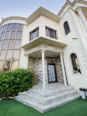 فلة راقية للبيع مع الأثاث
