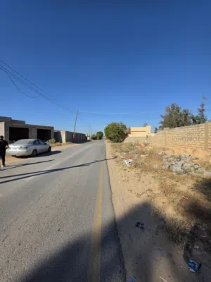 قطعة أرض للبيع بالخلة قرب مسجد فاطمة الزهراء كاش أو حوالة مصرفية