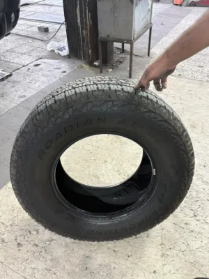 للبيع اربع تواير ربع حجري حجم 285/70/17