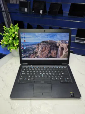 Dell Latitude E7440 Processor Core i7 4TH Gen 8GB Ram 256 GB Storage 14-inch screen size