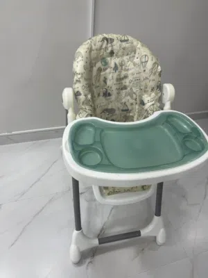 مقعد لأكل لأطفال نظيف