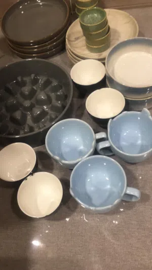 تخفيضات  /مواعين فرفوري اصلي ملون وابيض سياحي، شرط بضاعه حلوه ومرتبه والاسعار جداً مناسبه. وبالخدمة