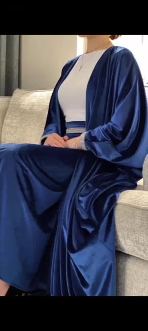 طقم مخمل قطعتين تنورة وعباة