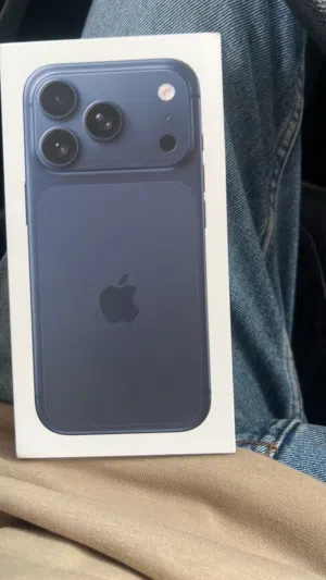 Brand new unboxed I phone 17 pro 256 gb deep blue with gcc origin