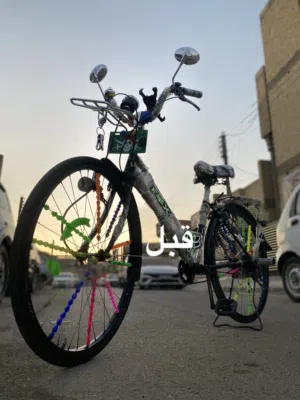 سلام عليكم بايسكل بناتي لون اسود لبايسكل امانة الله ورسوله جديد وأي عطلي مابي
