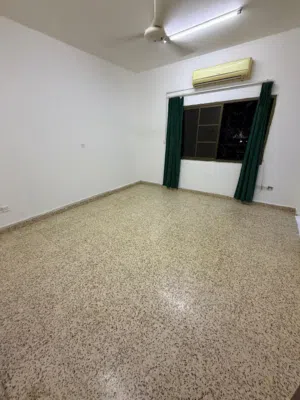 استوديو غرفة ومطبخ وحمام بدون اثاث بالخوير Unfurnished studio room,kitchen,and bathroom in Al-Khuwar