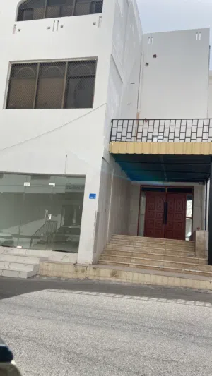 بناية في قلب مطرح سلطنة عمان