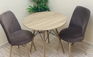 طاولة و 2 كراسي خامة ممتازه بحالة ممتازه