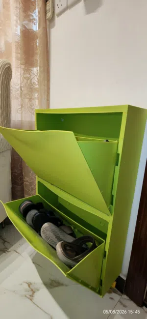 درج أحذية أنيق من أيكيا بلون مميز