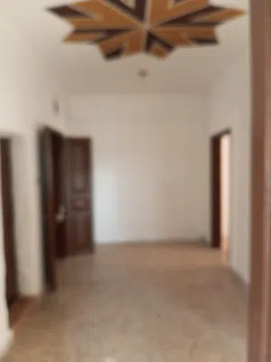 عمارة سكنية للبيع +منزل صغير مستقل