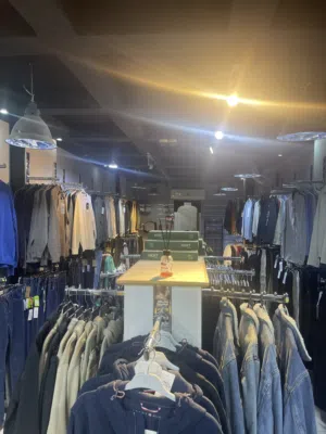 محل ألبسة البيع