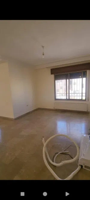 الشميساني شقه فارغه للايجار ـ موقع مميز جدا