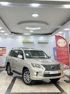 لكزس الدفع الرباعي LX570 2013 خليجي نظيف بحاله جيده