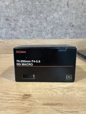 عدسة sigma لكاميرات  نيكون 70-300 جديدة