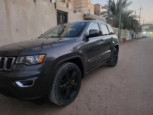 جيب كراند شيروكي لاريدو مديل 2017 للبيع