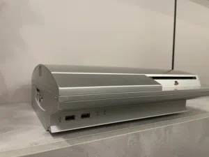 للبيع ps3 مهكر بحاله ممتازه مع كنترول