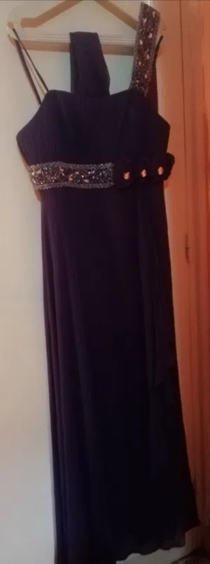 فستان سهره وسواريه شيك جدا فاللبس