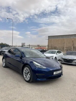 Tesla Model 3 Standerd Plus 2022  عداد27الف ميل  زيروو بحالة الوكالة   بسعر مغري جدا