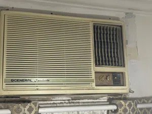 ثلاث مكيفات جنرال شباك احدث نوع تبريد ممتازجدا طونين ونص سعر الواحد  75  دينار. اللبيع بسبب السفر