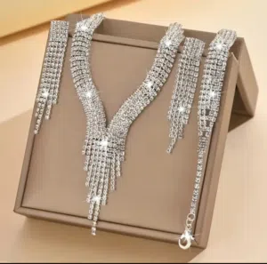 طقم اكسسورات كرستال نسائي للمناسبات 3قطع  مع هديه
