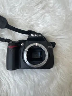 للبيع كاميرا Nikon D3000