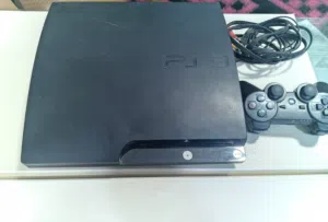 بلاستيشن 3 للبيع مع كامل أغراضه يده واحده البلايستيشن  شغال   لاكن مدخل الhdmi معطل يكلف 3 دنانير