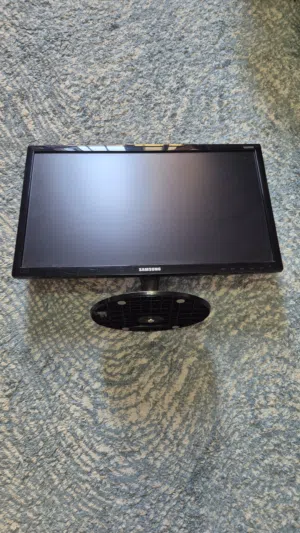 شاشة سامسونج S22D300