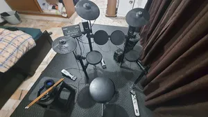 Yamaha DTX 402K electronic drum set + accessories