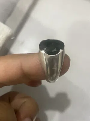 خاتم فضه عمانية خالصه به حجر زمرد أخضر أصلي 100%