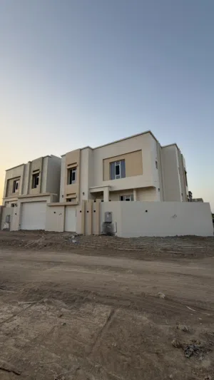 فلل راقية للبيع في المعبيلة الشمالية