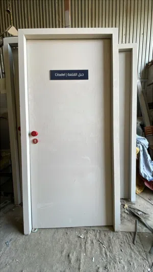 باب داخلي ضرفة حديد داخل خشب بحالة وكالة موحود كمية بسعر لقطة