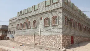 للبيع بيت جاهز نظام شقتين