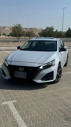 Used Nissan Altima in Al Dhahirah