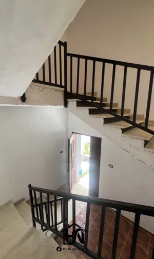 شقة سكنية مفروشة في زاوية الدهماني الطابق الثاني بعد الارضي بدون مصعد