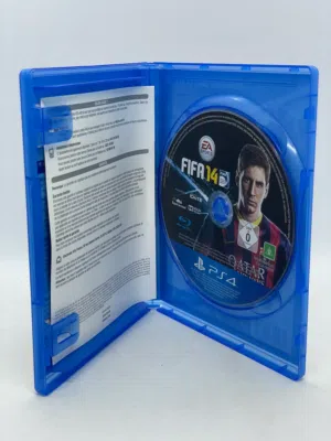 فيفا 2014 شبه جديد السيدي شبه جديد فعلاً معاه كل شئ الغلاف و الاوراق و البكيت FIFA 14 / فيفا 14