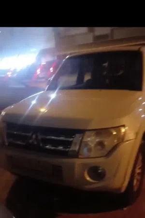 باجيرو 2013 نظيف جدا للبيع بالجهراء