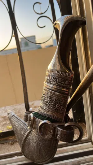 خنجر باطنيه قديمه