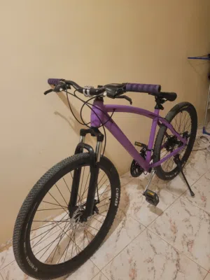 26 inch Mountain Bike  Medium Frame  Very Good Condition  No scratches New grips