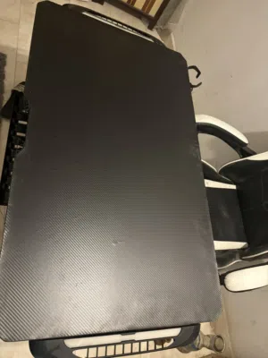 للبيع طاولة قيمك و كرسي
