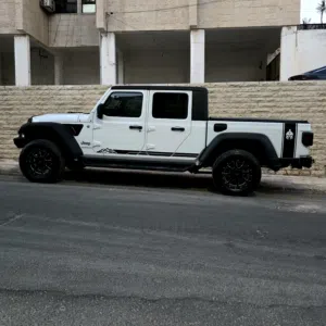 Used Jeep Gladiator in Amman