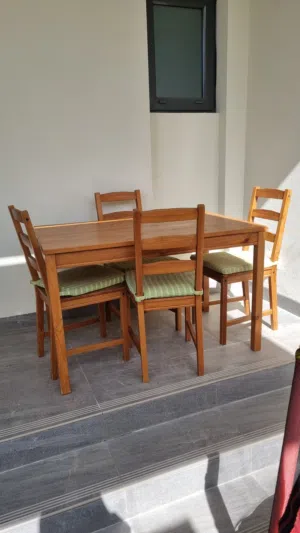 4 people dinning table