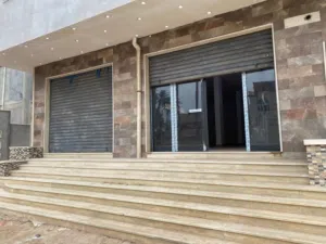 محل للايجار تاجوراء مساحة 150متر كهرباء 380 دوره مياه