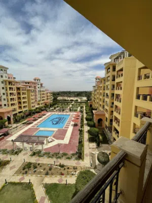 شقة للبيع بكومداوند دريملاند منطقة الاميرالد 148 متر غرفتين حمامين و دريسينج