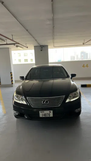 Used Lexus LS in Sharjah