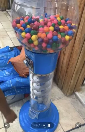 ماكنتين علكه للبيع