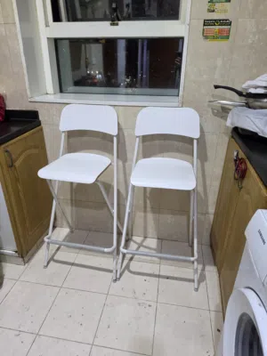 كراسي من أكيا ... استعمال نظيف جدا