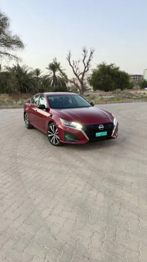 نيسان التيما sr
